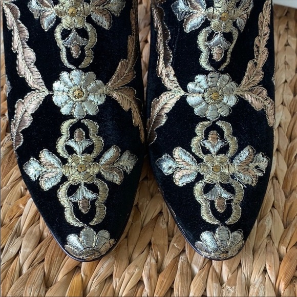 New! Manolo Blahnik Isola Black embroidered velvet bootie boots size 36.5 6.5 - Picture 4 of 15